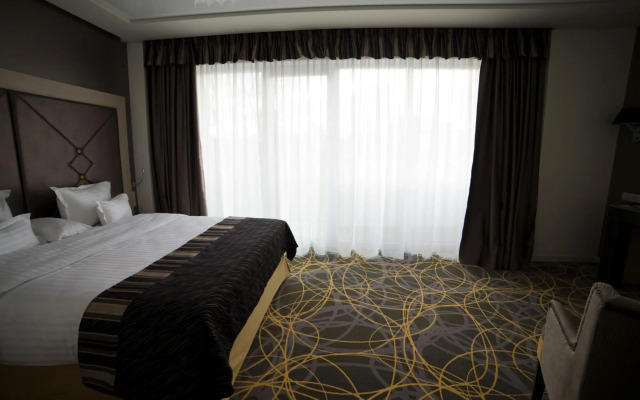Exclusive Hotel & More