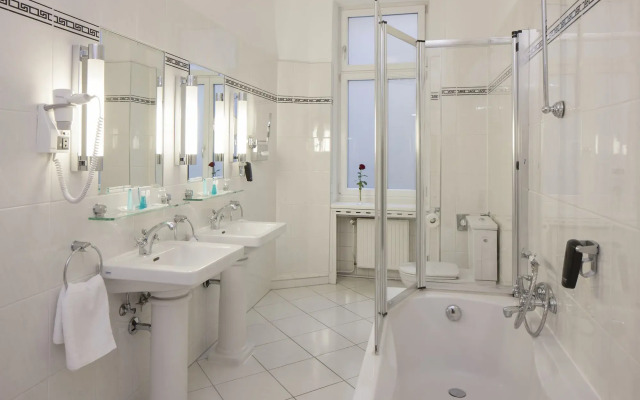 Hotel Astoria Vienna, Curio Collection by Hilton