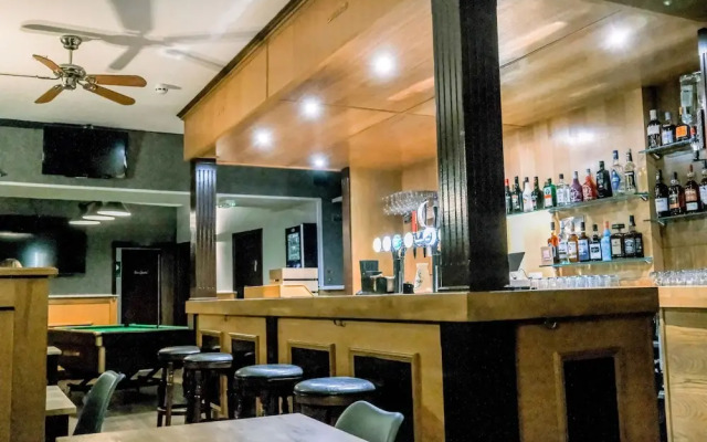 Hillside Hotel & Restaurant