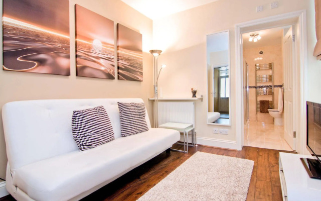 SHQ Apartments