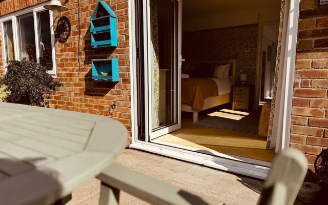 Luxury Adult-only 2-bedroom Bungalow With Hot Tub