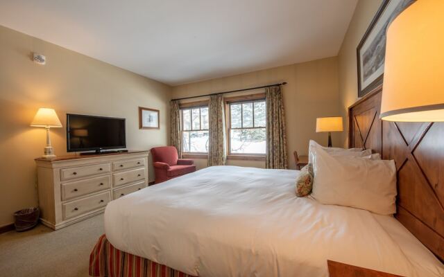 Wheelchair Accessible 2-Bedroom Slopeside Condo - No Cleaning Fee! by RedAwning