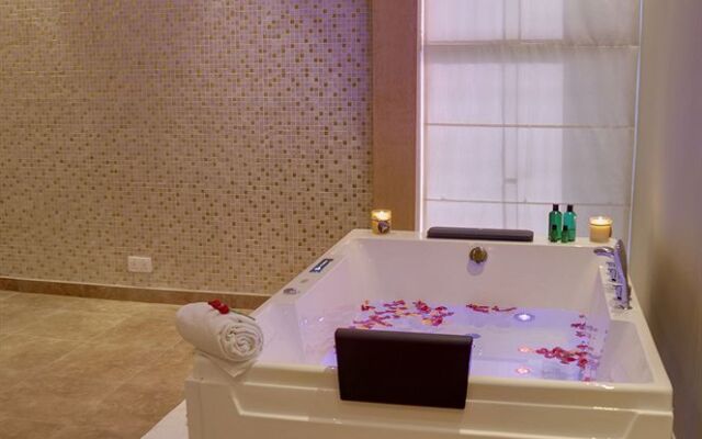 Boutique 7 Hotel & Suites