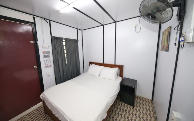 OYO 90960 Rajawali D'cabin Chalet Room