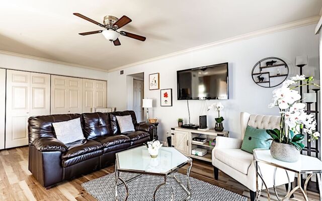 Sunscape Getaway 1BR by Casago