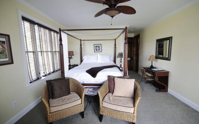 Water's Edge Inn - Adults Only