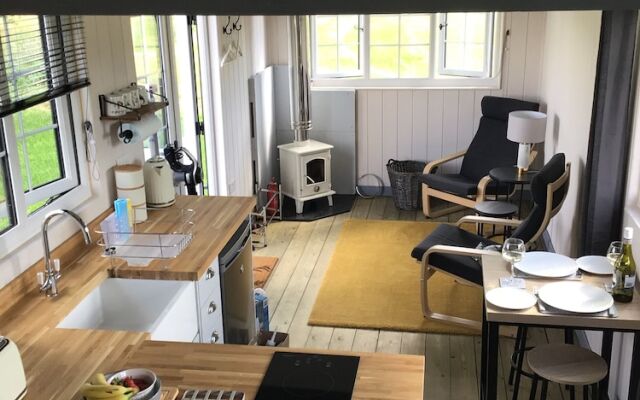 Charming Luxurious Rural Shepherds Hut