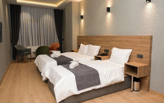 Daymonth Hotel