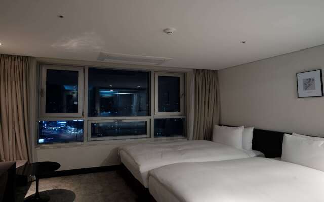 Ramada Encore by Wyndham CheonAn