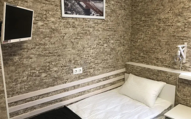 L-hotel
