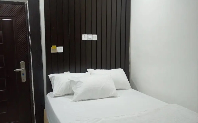 Royal Crest hotel and suite