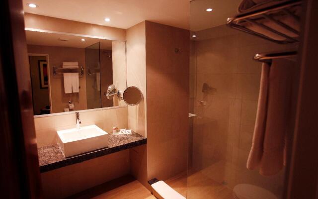 Reina Isabel Hotel & Suites