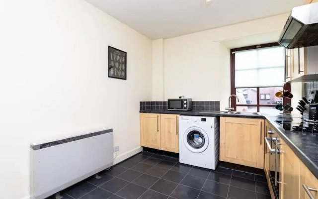 2 Bed Flat-ground Floor-parking