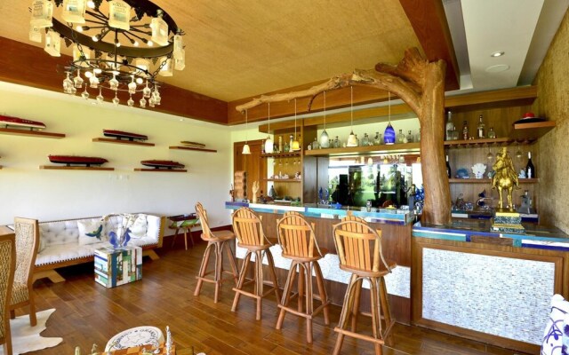 Ocean View 5-bedroom Fully Staffed Tropical Villa