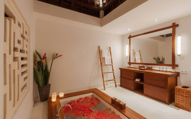 Breathtaking Luxury Villa With Jacuzzi And Pool