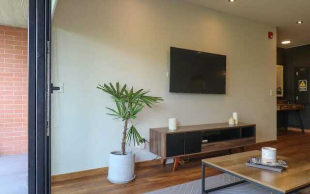 w Modern 1BR With Balcony in Miraflores
