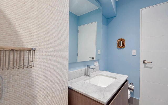 ✶ Maras Residence ✶ LUXURY Rooftop Pool & Grill