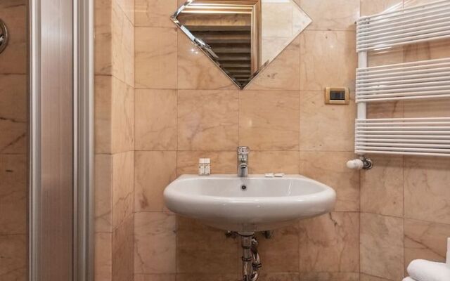 Anzolo Palace - Rooms & Apartments