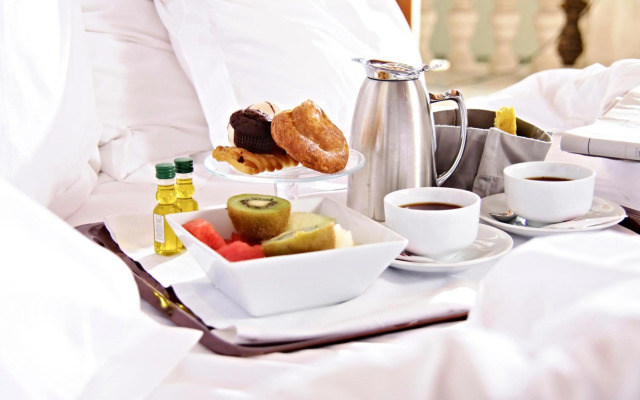 Petit Palace Hotel Tres