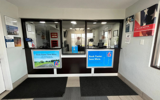 Motel 6 Wichita, KS