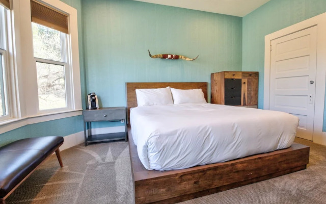 The Groveland Hotel