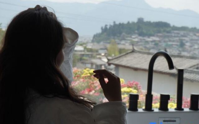 Lijiang Hourglass and Jun View Homestay