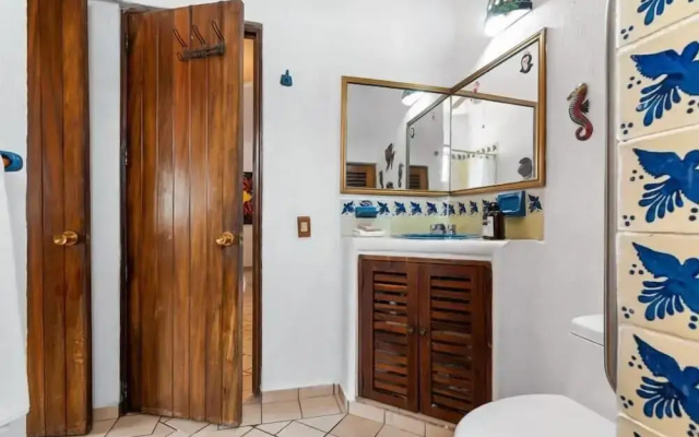 Ocean View 2Br Condo-balcony-beach-pool - 902