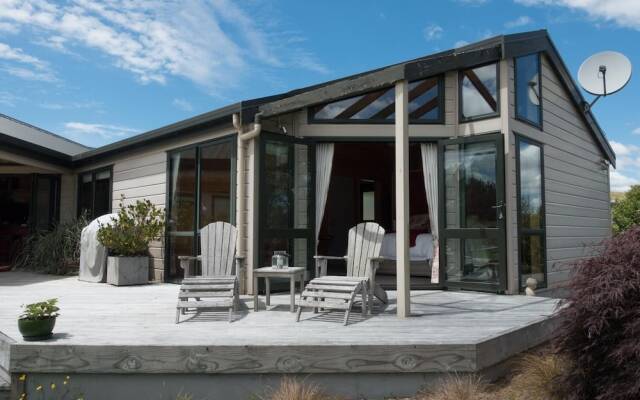 Astelia Lodge