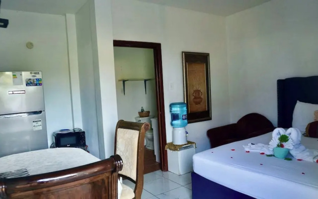 Sea Belize Relaxing Studio w Sea View Pool & Overwater Deck Near Airport, 1st FL