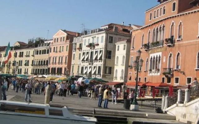 San Simeon Apartments