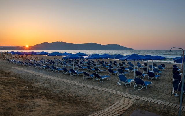 Happy Days Beach Hotel & Bungalows