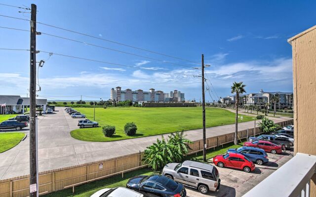Refreshing Galveston Condo w/ 2 Balconies!