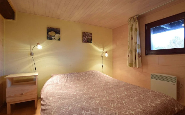 Comfortable Cottage Near Lake Cherapont
