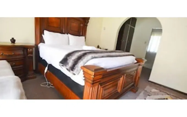 Lekoa Bed and Breakfast and Trading
