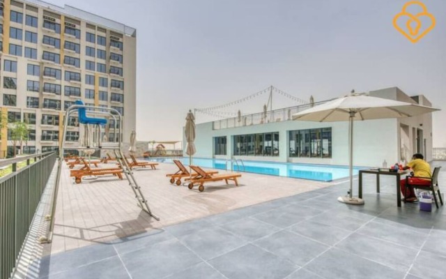 Una Modern Studio Town Square