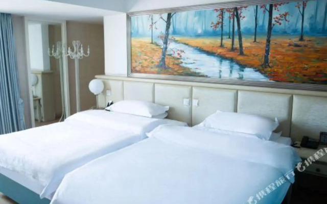 Sunshine Holiday Hotel