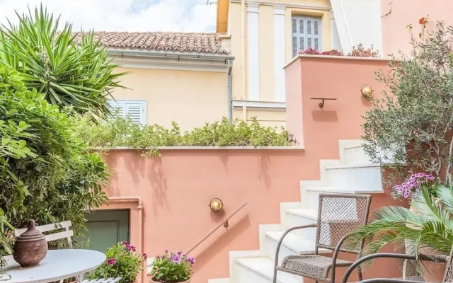 Modern House in Plaka