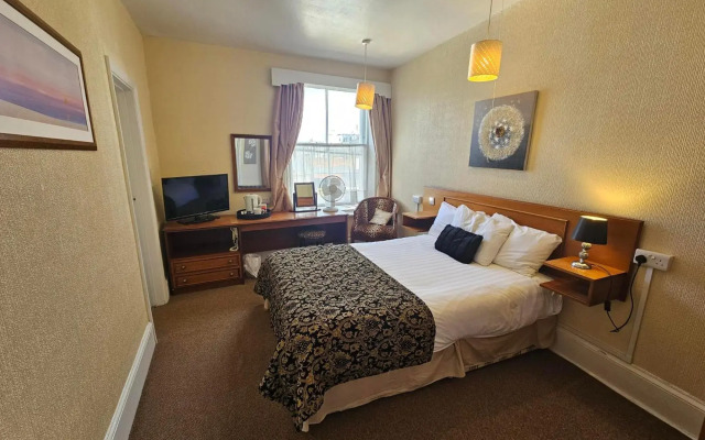 Rivelyn Hotel Bar & Restaurant