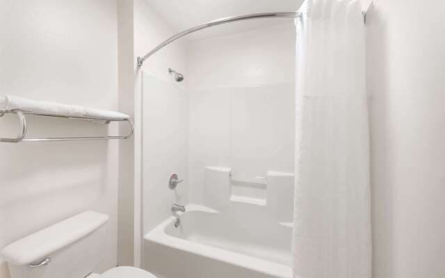 Super 8 by Wyndham Weslaco