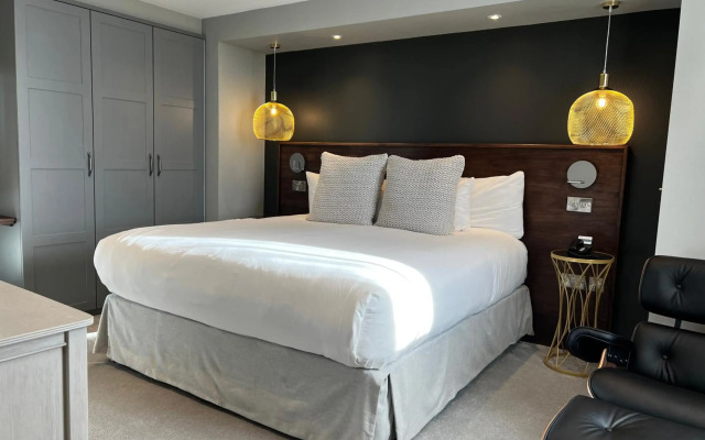 The Orchard Hotel & Restaurant