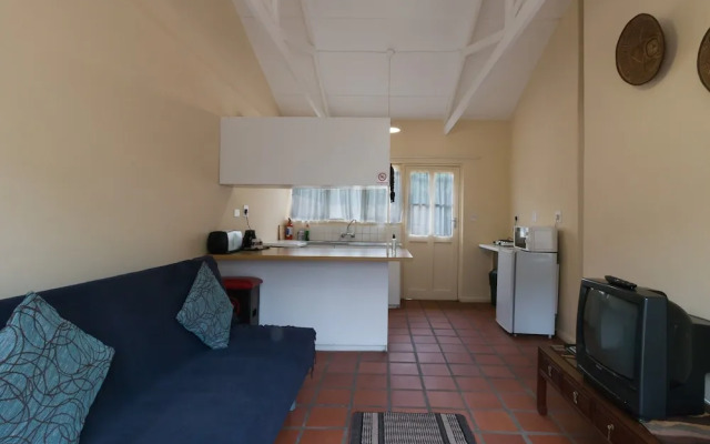 Inyathi Guest Lodge & Self Catering Chalets