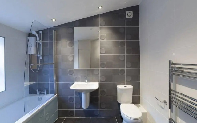 Charming Tower Bridge Apartment