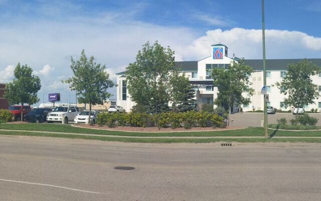 Motel 6 Saskatoon, SK