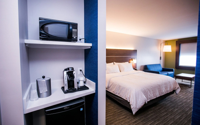 Holiday Inn Express & Suites Rehoboth Beach