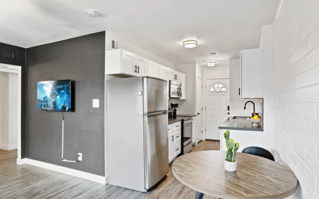 Colt-in Old Town-walk To Entertainment District