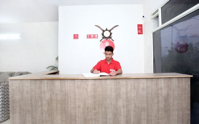 OYO 11369 Hotel Noor Plaza