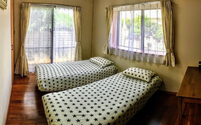 White House – Guest Rooms – Onna