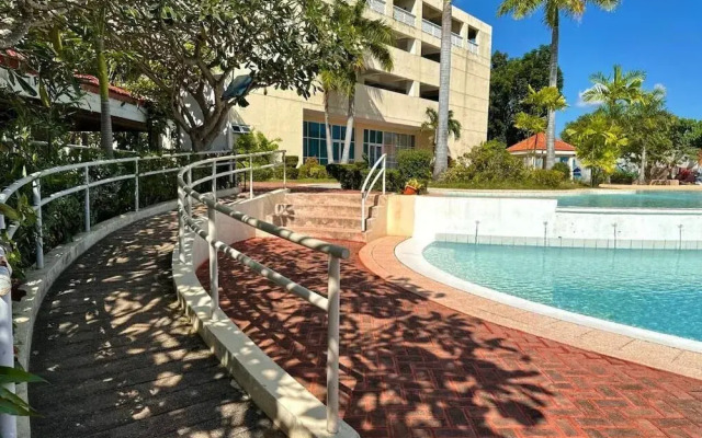 La Mirada Deluxe Suites with Oceanview