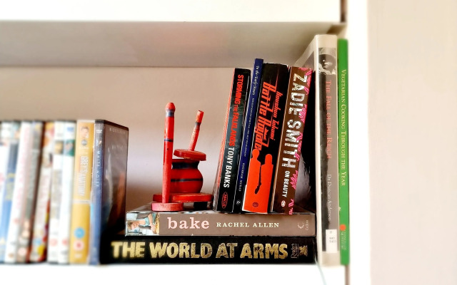 Vibrant Spacious Apartment In West End