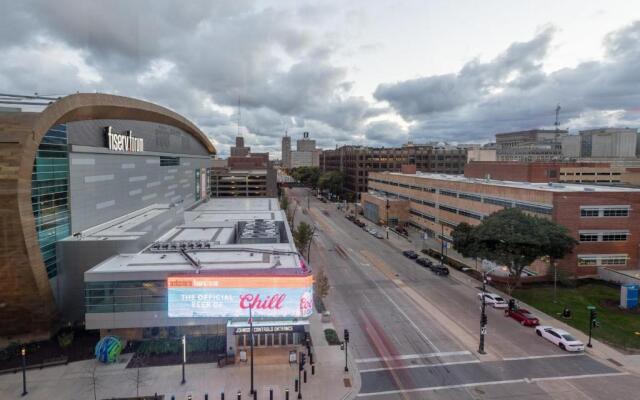 Flexhome Skywalk to Fiserv U3 RooftopGymParking